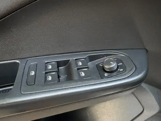 VOLKSWAGEN-TAOS-2022