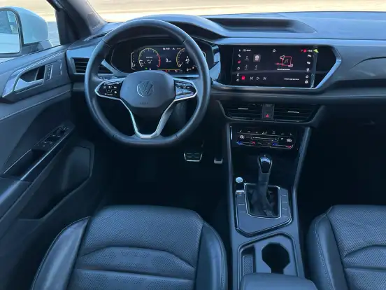 VOLKSWAGEN-TAOS-2023