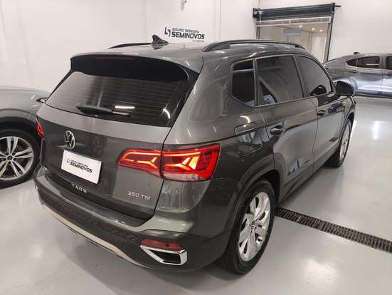 VOLKSWAGEN-TAOS-2023