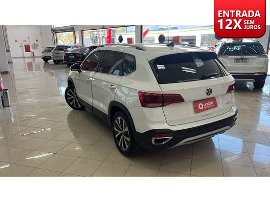 VOLKSWAGEN-TAOS-2023