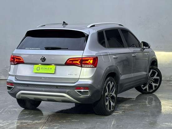 VOLKSWAGEN-TAOS-2024