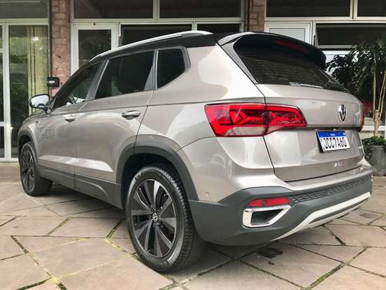 VOLKSWAGEN-TAOS-2023