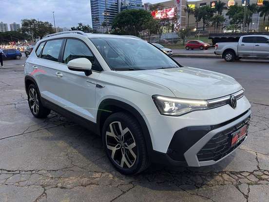 VOLKSWAGEN-TAOS-2026