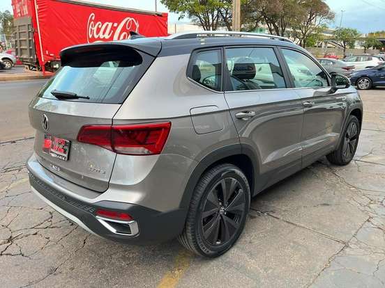 VOLKSWAGEN-TAOS-2021