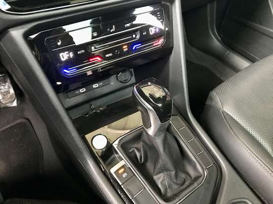 VOLKSWAGEN-TAOS-2023
