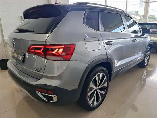 VOLKSWAGEN-TAOS-2023