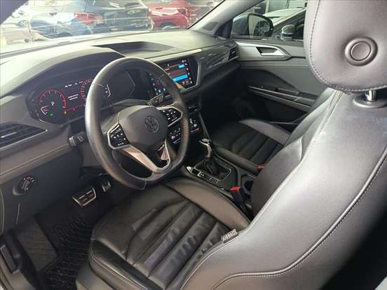 VOLKSWAGEN-TAOS-2023