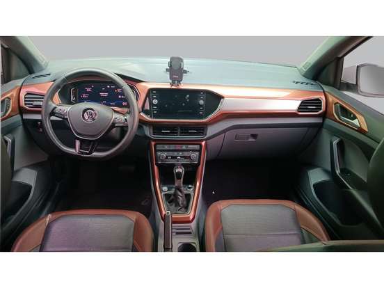VOLKSWAGEN-T-CROSS-2020