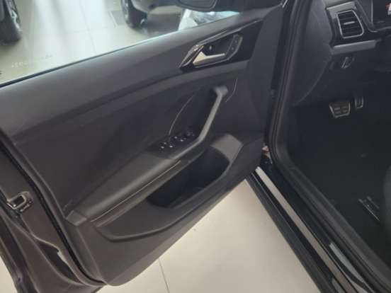 VOLKSWAGEN-T-CROSS-1.4 250 TSI TOTAL FLEX HIGHLINE AUTOMÁTICO VOLKSWAGEN-T-CROSS-2025