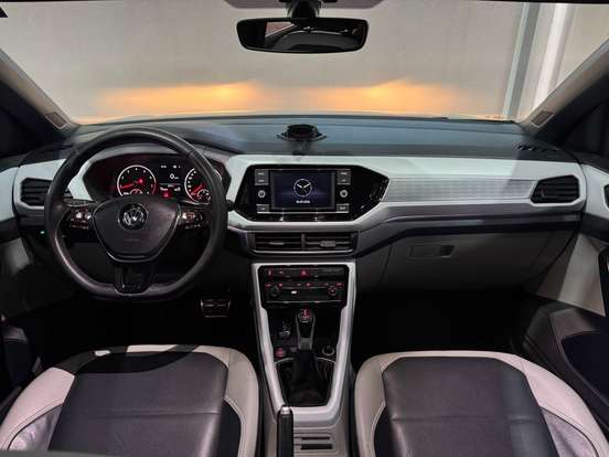 VOLKSWAGEN-T-CROSS-2019