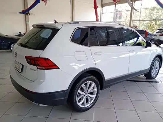 VOLKSWAGEN-TIGUAN-2018