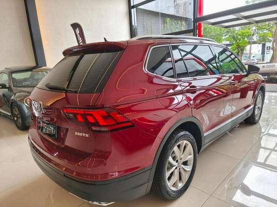 VOLKSWAGEN-TIGUAN-1.4 250 TSI TOTAL FLEX ALLSPACE COMFORTLINE TIPTRONIC VOLKSWAGEN-TIGUAN-2018