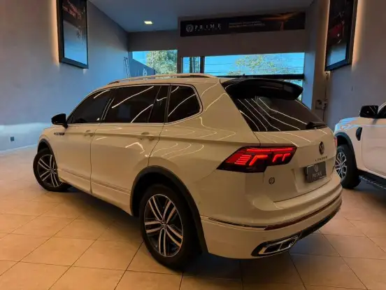 VOLKSWAGEN-TIGUAN-2023