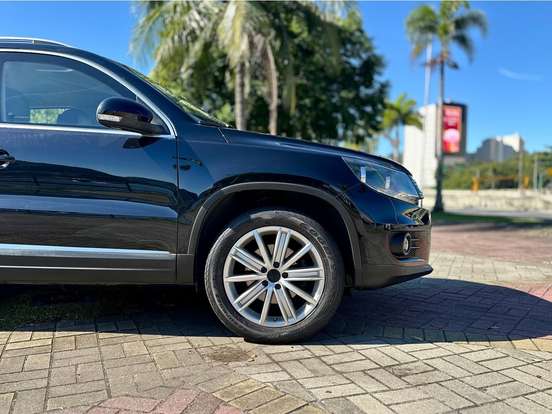 VOLKSWAGEN-TIGUAN-2013