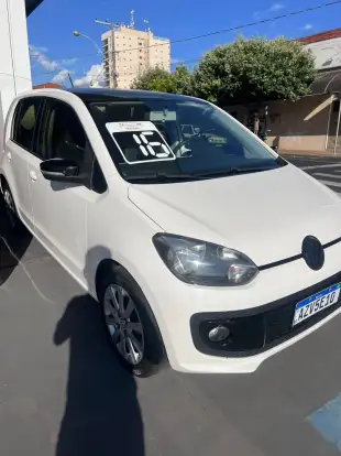 VOLKSWAGEN-UP-2015