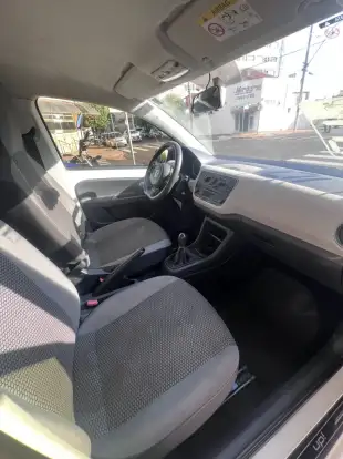 VOLKSWAGEN-UP-2015