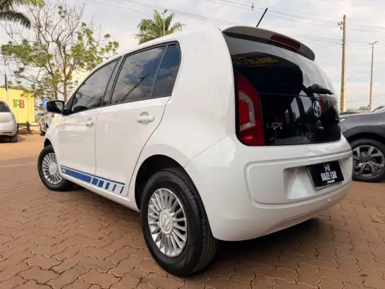 VOLKSWAGEN-UP-2015