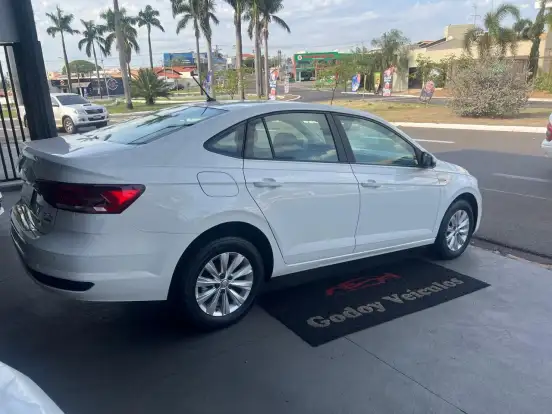 VOLKSWAGEN-VIRTUS-2018
