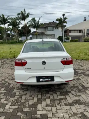VOLKSWAGEN-VOYAGE-2022