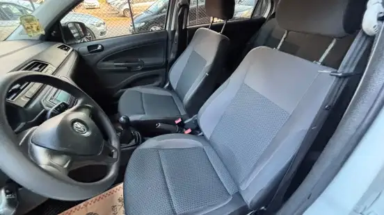 VOLKSWAGEN-VOYAGE-2019