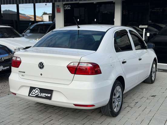 VOLKSWAGEN-VOYAGE-2022