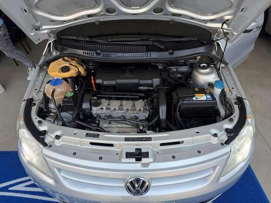 VOLKSWAGEN-VOYAGE-2012