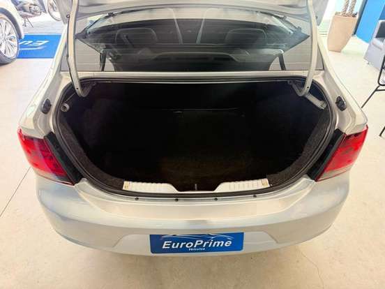 VOLKSWAGEN-VOYAGE-2012