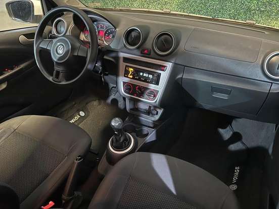 VOLKSWAGEN-VOYAGE-2014
