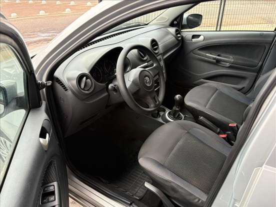 VOLKSWAGEN-VOYAGE-2015