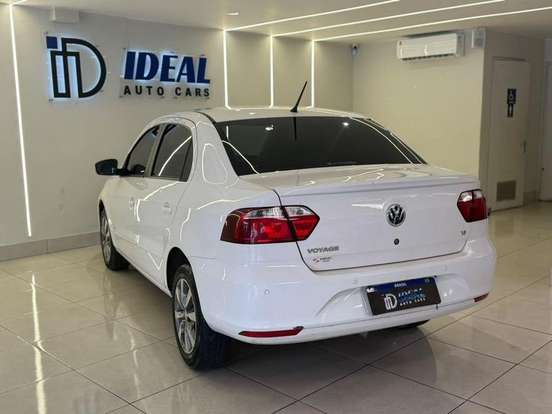 VOLKSWAGEN-VOYAGE-2013