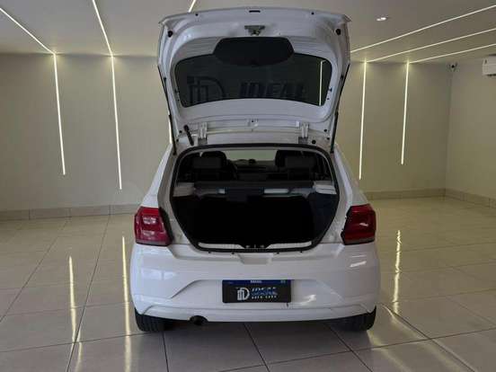 VOLKSWAGEN-VOYAGE-2013