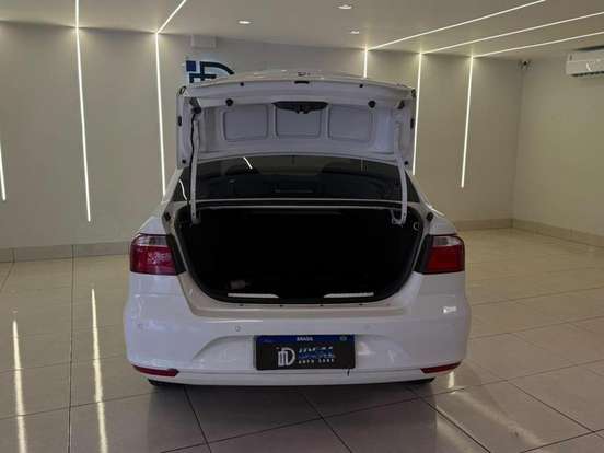 VOLKSWAGEN-VOYAGE-1.6 MI 8V FLEX 4P MANUAL VOLKSWAGEN-VOYAGE-2013