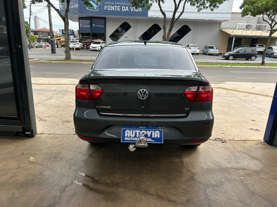 VOLKSWAGEN-VOYAGE-2013