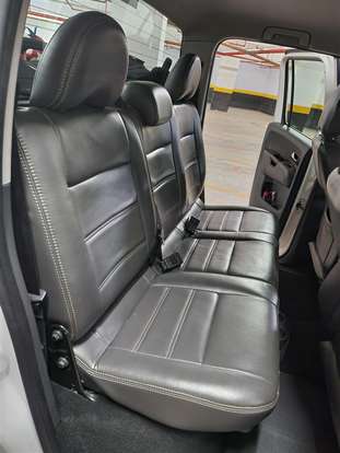 VOLKSWAGEN-AMAROK-2014