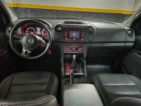 VOLKSWAGEN-AMAROK-2014