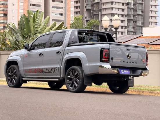 VOLKSWAGEN-AMAROK-2025