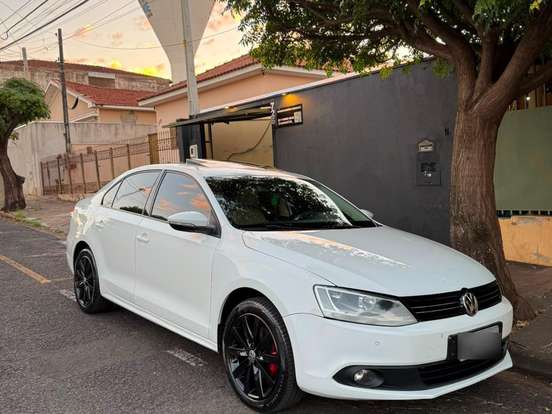 VOLKSWAGEN-JETTA-2.0 COMFORTLINE FLEX 4P TIPTRONIC VOLKSWAGEN-JETTA-2014