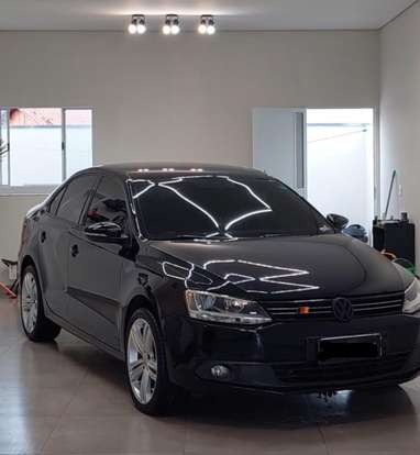 VOLKSWAGEN-JETTA-2012