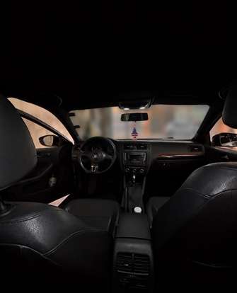 VOLKSWAGEN-JETTA-2012