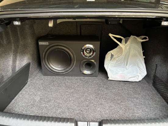 VOLKSWAGEN-JETTA-2012