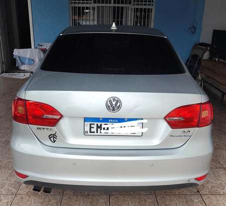 VOLKSWAGEN-JETTA-2011