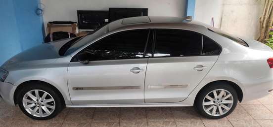 VOLKSWAGEN-JETTA-2011