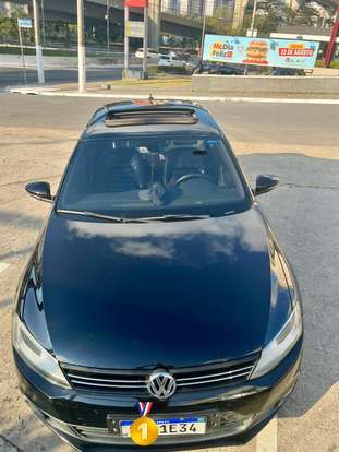 VOLKSWAGEN-JETTA-2012