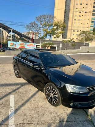 VOLKSWAGEN-JETTA-2012