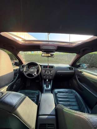 VOLKSWAGEN-JETTA-2012