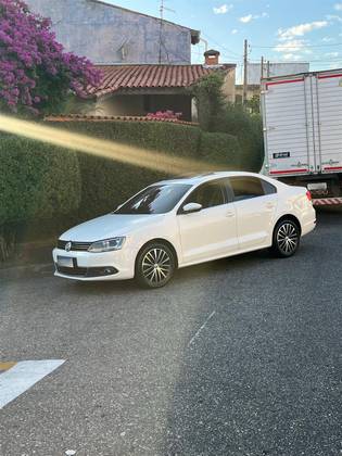 VOLKSWAGEN JETTA 2.0 TSI HIGHLINE 211CV GASOLINA 4P TIPTRONIC