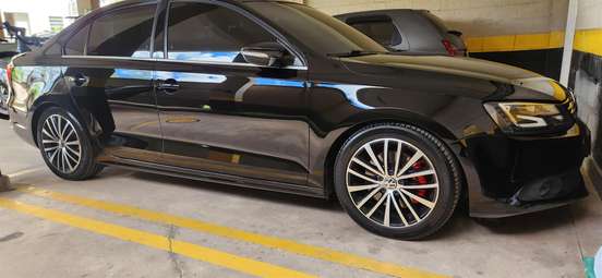VOLKSWAGEN-JETTA-2013