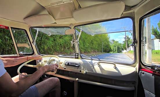 VOLKSWAGEN-KOMBI-1974