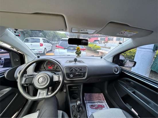 VOLKSWAGEN-UP-2015