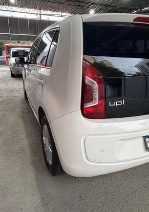 VOLKSWAGEN-UP-2015
